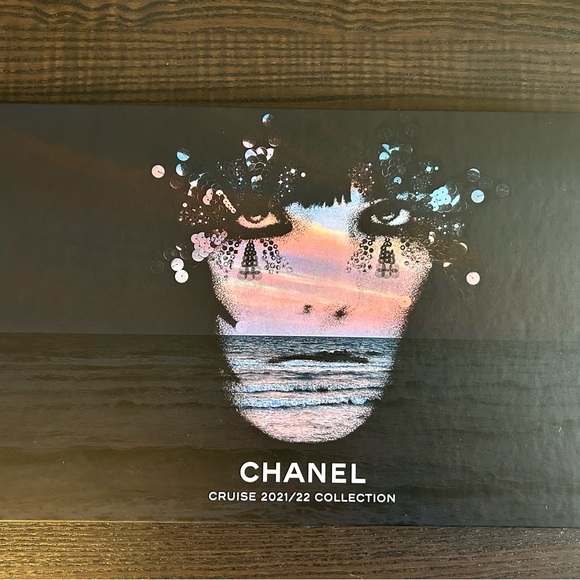 CHANEL CRUISE 2021/22 COLLECTION MAGAZINE - Picture 1 of 6